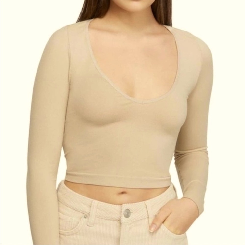 BDG long sleeve crop top (NWOT)